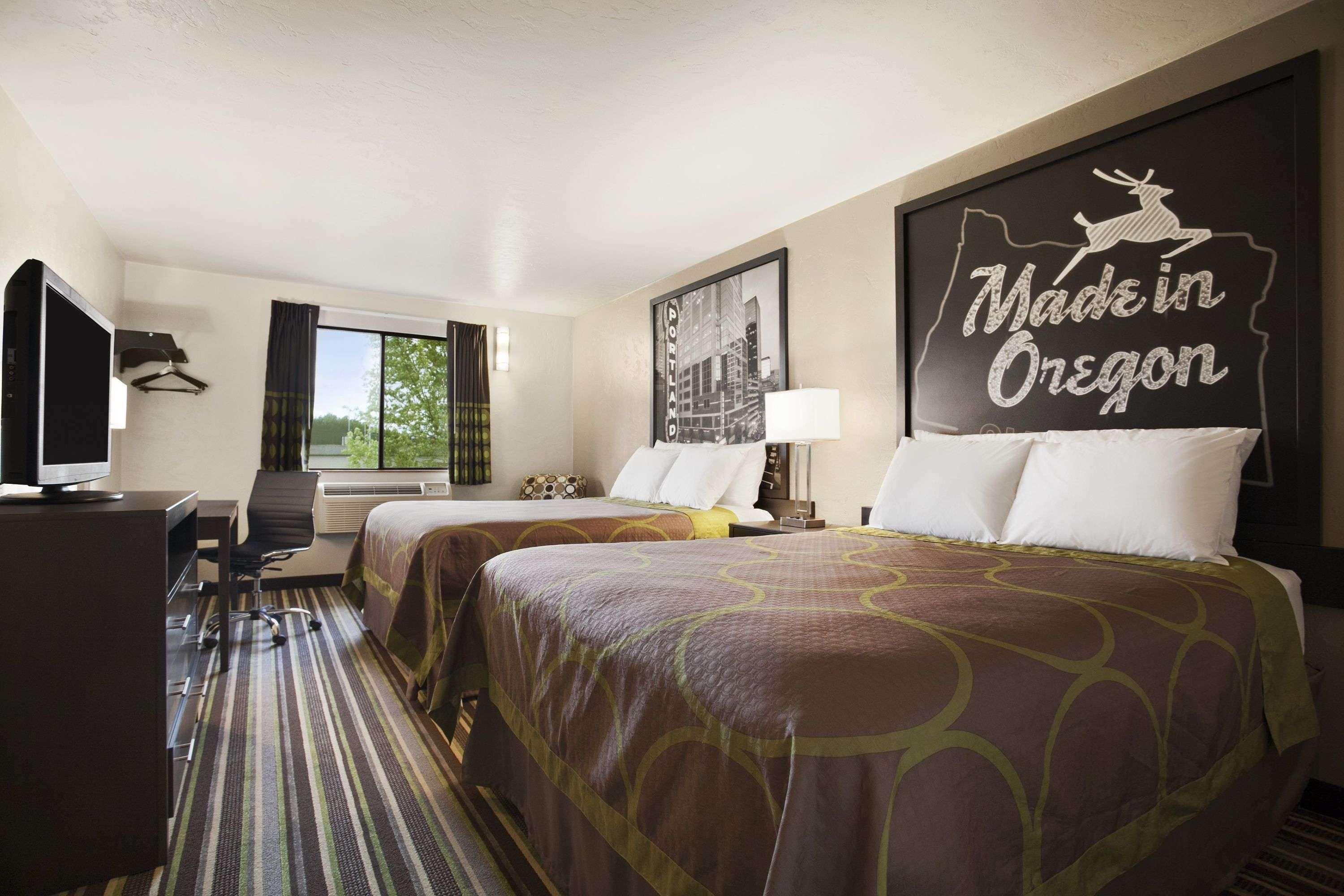 Super 8 By Wyndham Portland Airport Hotel Bagian luar foto