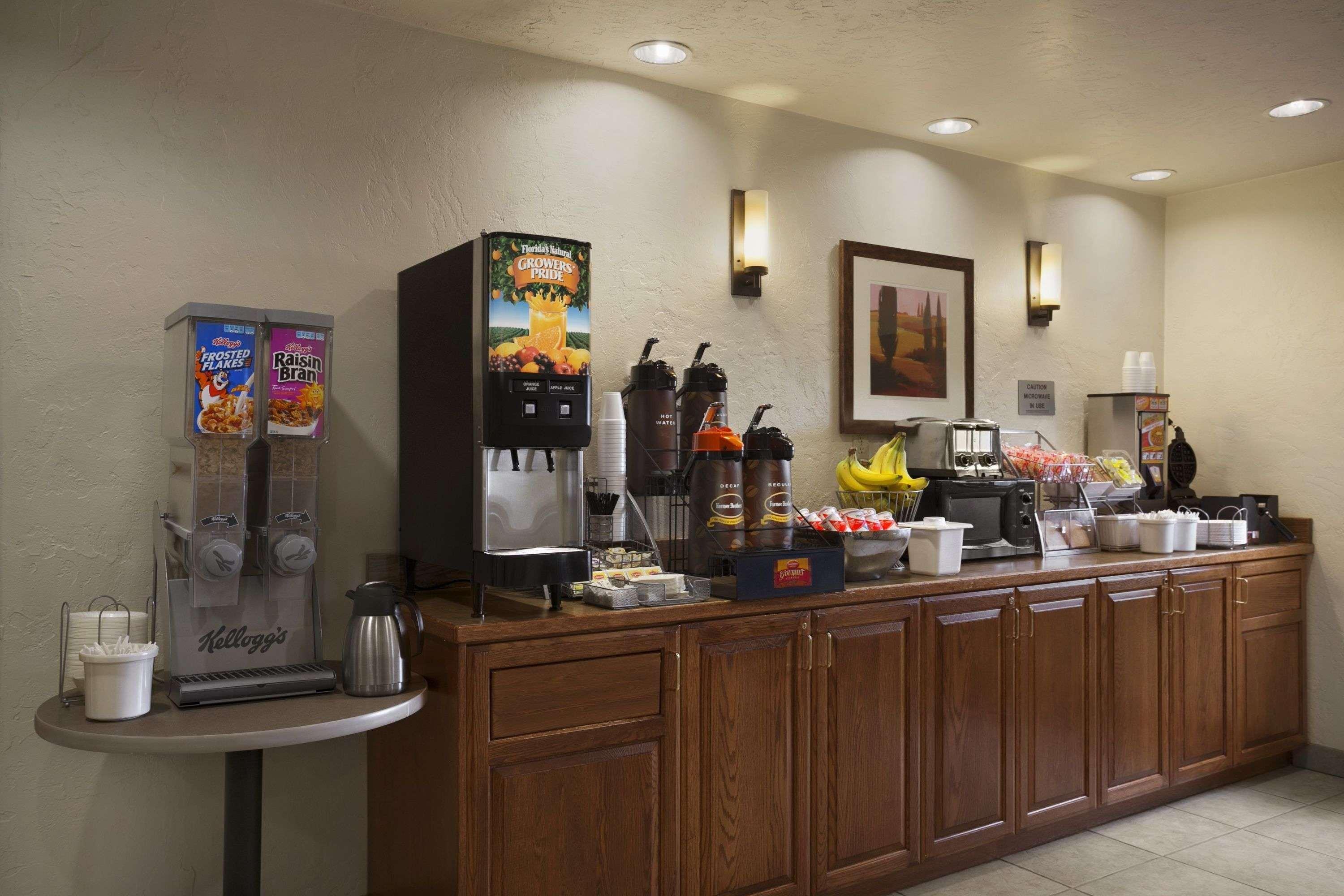 Super 8 By Wyndham Portland Airport Hotel Bagian luar foto