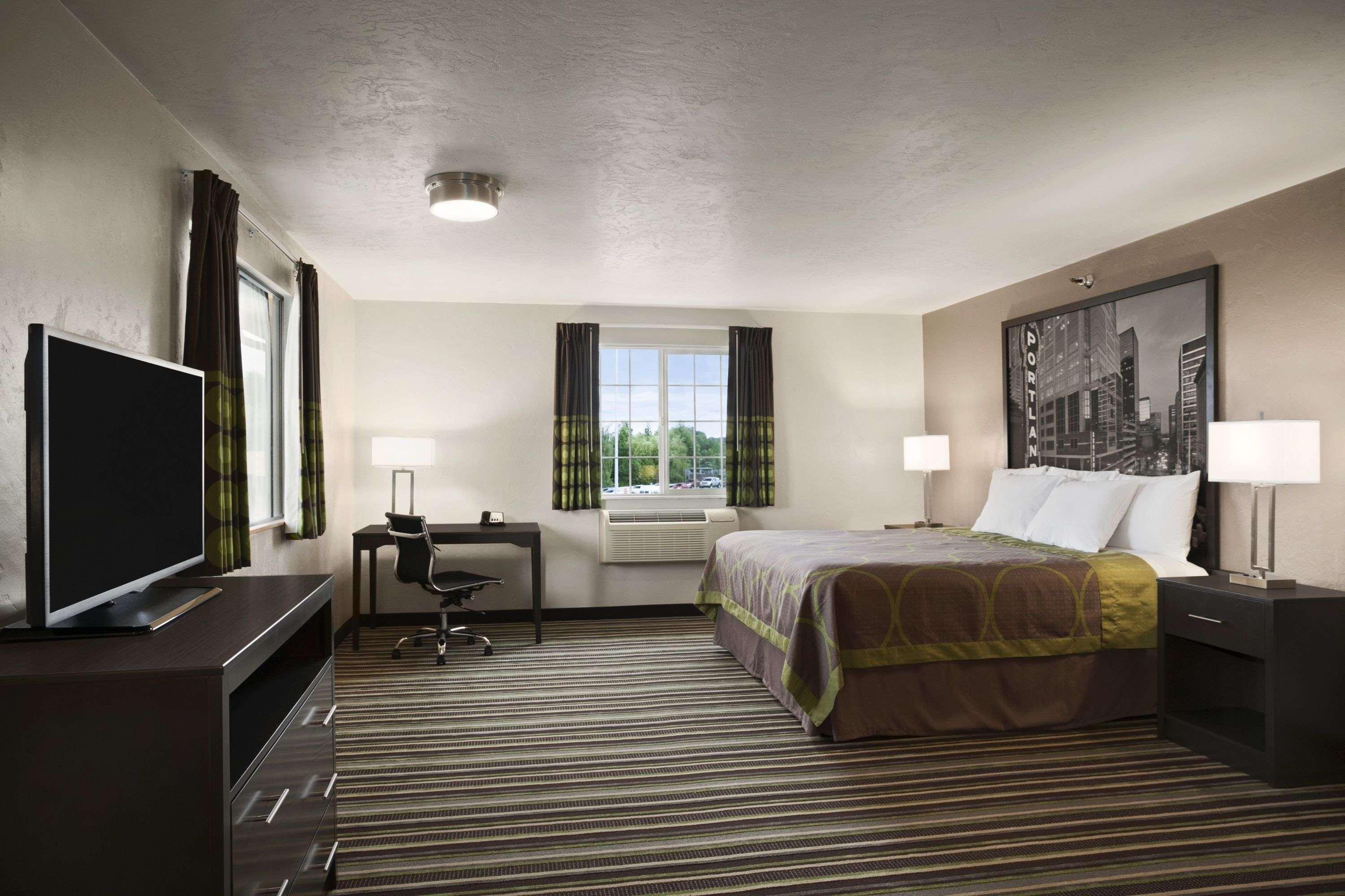 Super 8 By Wyndham Portland Airport Hotel Bagian luar foto