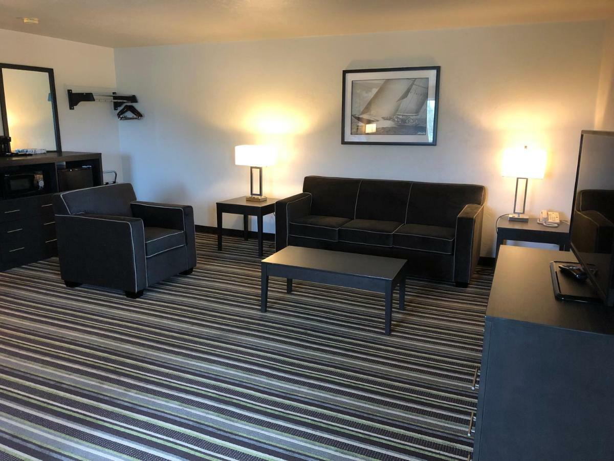Super 8 By Wyndham Portland Airport Hotel Bagian luar foto